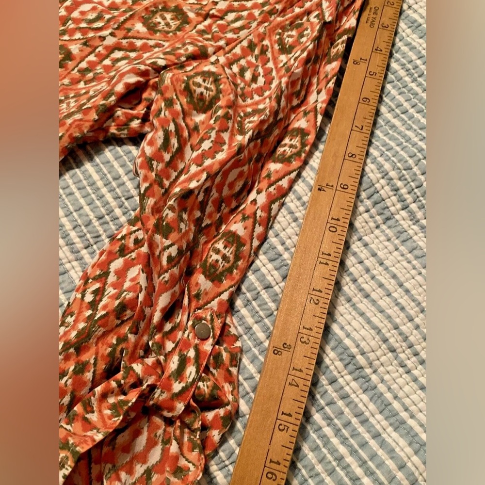Relaxed V Neck 3/4 Sleeve Blouse - Picture 7 of 13